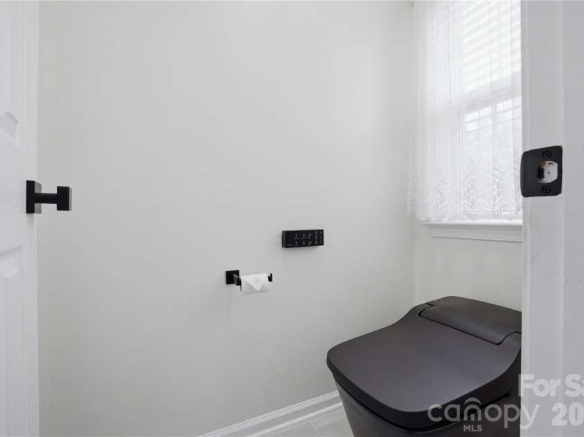 4704 Lone Tree Court, Charlotte, NC 28269.  MLS# CAR4375294, YatesRealty ID 27495. 