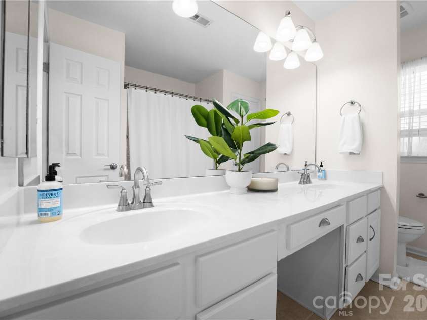 4704 Lone Tree Court, Charlotte, NC 28269.  MLS# CAR4375294, YatesRealty ID 27495. 