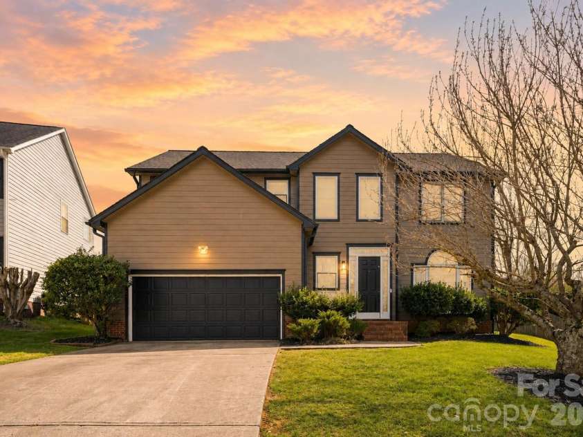 4704 Lone Tree Court, Charlotte, NC 28269.  MLS# CAR4375294, YatesRealty ID 27495. 