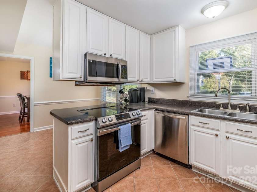 5111 Coronado Drive, Charlotte, NC 28212.  MLS# CAR4291385, YatesRealty ID 27496. 