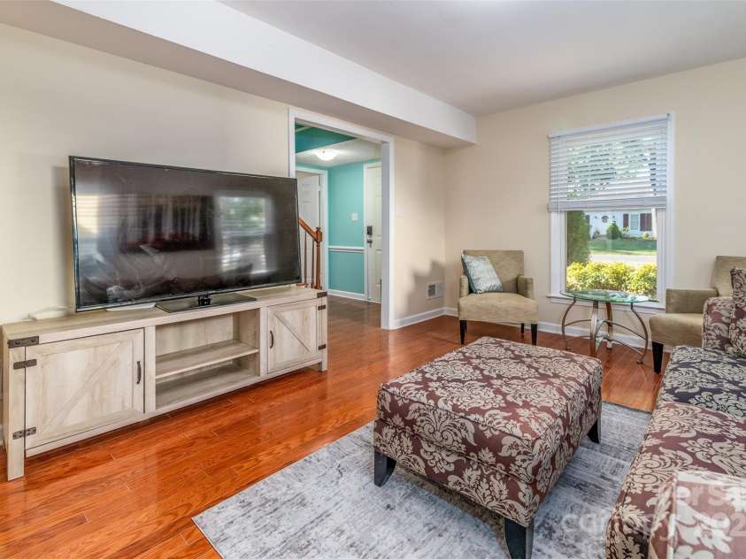 5111 Coronado Drive, Charlotte, NC 28212.  MLS# CAR4291385, YatesRealty ID 27496. 