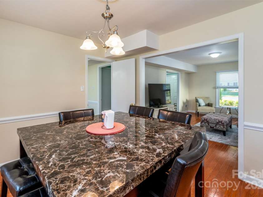 5111 Coronado Drive, Charlotte, NC 28212.  MLS# CAR4291385, YatesRealty ID 27496. 