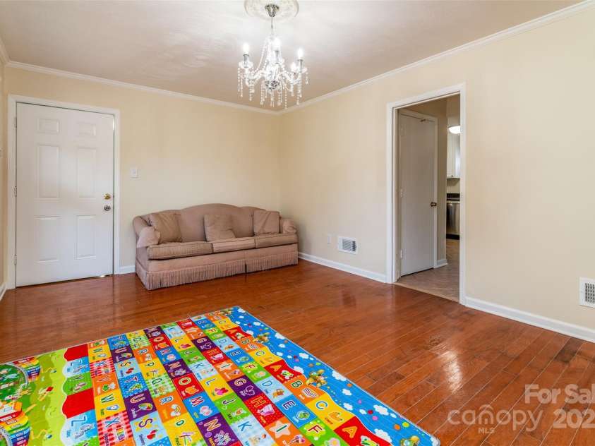 5111 Coronado Drive, Charlotte, NC 28212.  MLS# CAR4291385, YatesRealty ID 27496. 