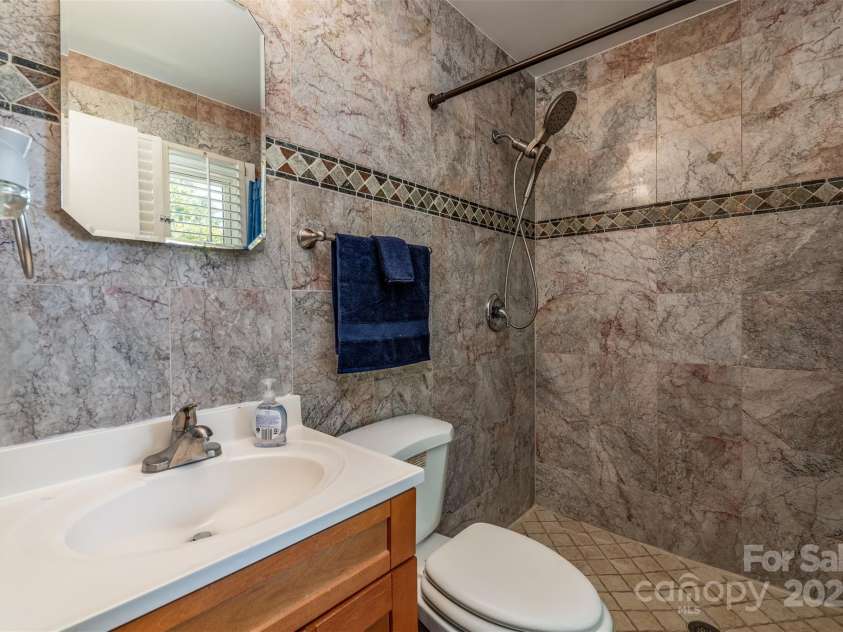 5111 Coronado Drive, Charlotte, NC 28212.  MLS# CAR4291385, YatesRealty ID 27496. 