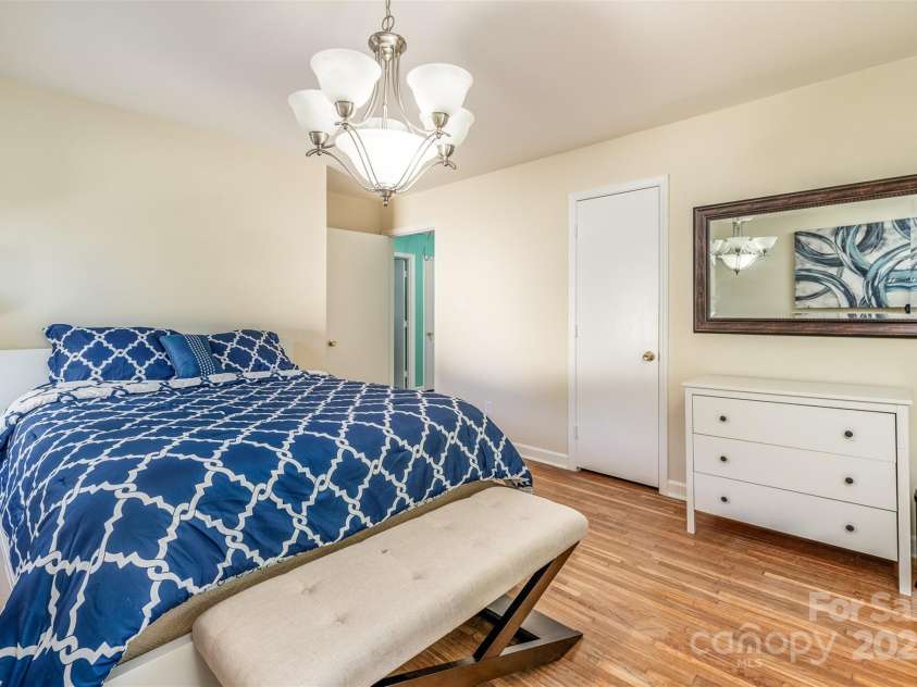 5111 Coronado Drive, Charlotte, NC 28212.  MLS# CAR4291385, YatesRealty ID 27496. 