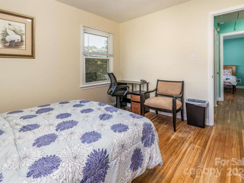 5111 Coronado Drive, Charlotte, NC 28212.  MLS# CAR4291385, YatesRealty ID 27496. 