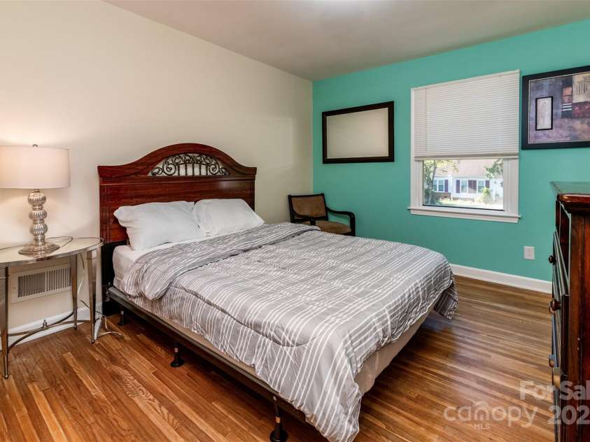 5111 Coronado Drive, Charlotte, NC 28212.  MLS# CAR4291385, YatesRealty ID 27496. 