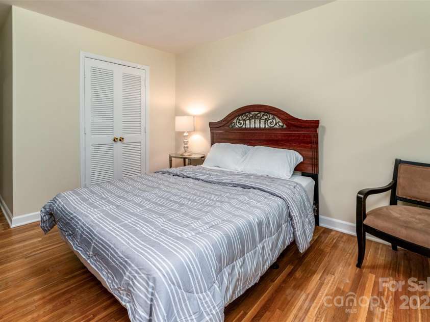 5111 Coronado Drive, Charlotte, NC 28212.  MLS# CAR4291385, YatesRealty ID 27496. 