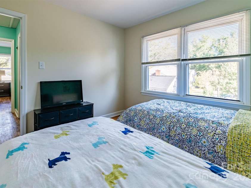 5111 Coronado Drive, Charlotte, NC 28212.  MLS# CAR4291385, YatesRealty ID 27496. 