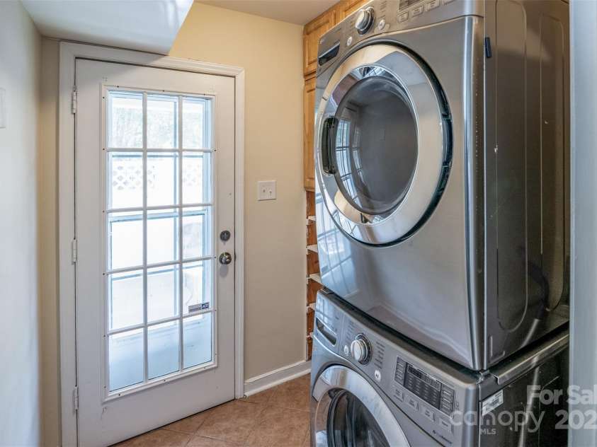 5111 Coronado Drive, Charlotte, NC 28212.  MLS# CAR4291385, YatesRealty ID 27496. 