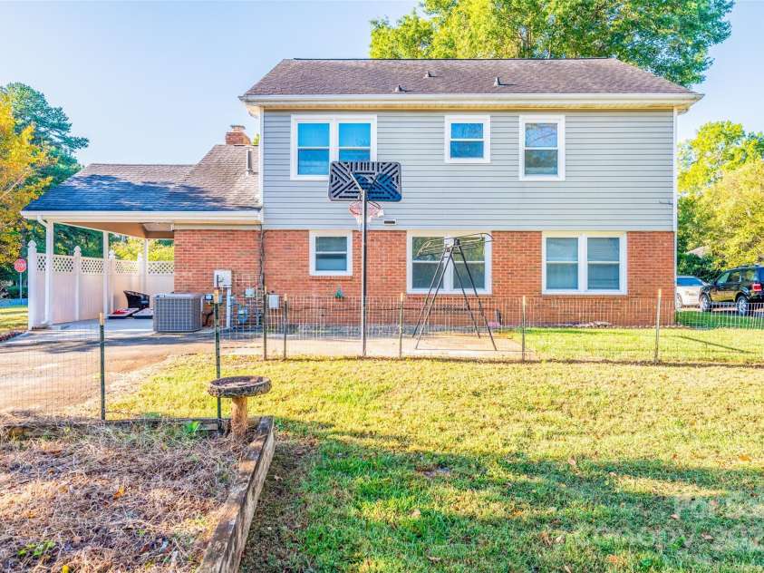 5111 Coronado Drive, Charlotte, NC 28212.  MLS# CAR4291385, YatesRealty ID 27496. 