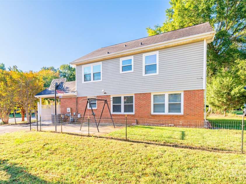 5111 Coronado Drive, Charlotte, NC 28212.  MLS# CAR4291385, YatesRealty ID 27496. 