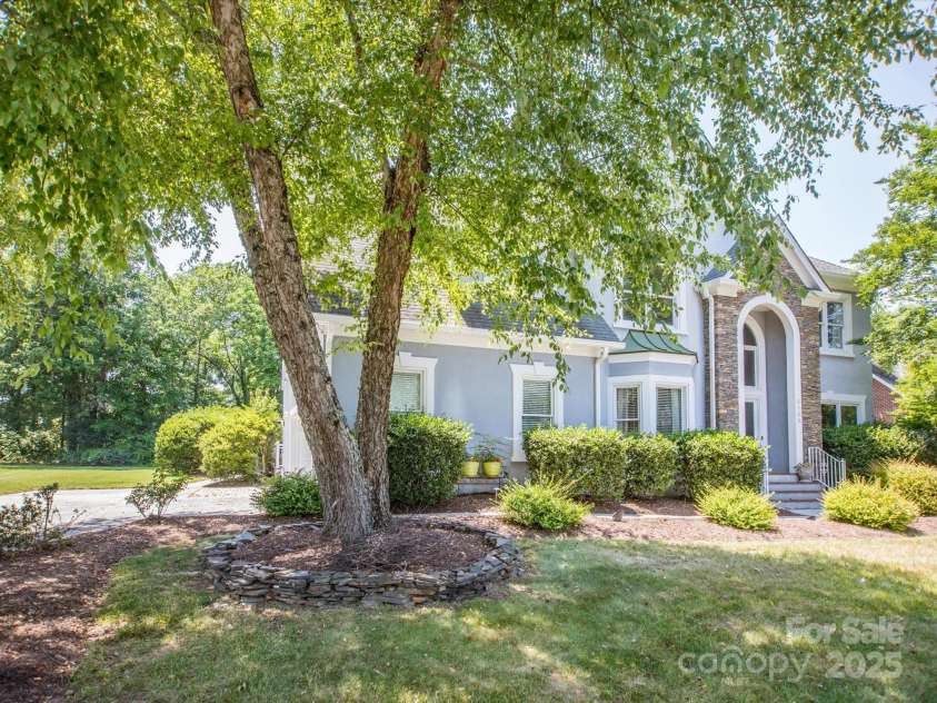 6123 Glen Manor Drive, Charlotte, NC 28269.  MLS# CAR4244211, YatesRealty ID 27497. 