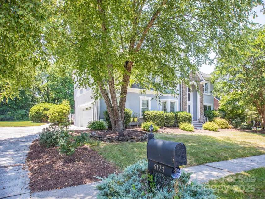 6123 Glen Manor Drive, Charlotte, NC 28269.  MLS# CAR4244211, YatesRealty ID 27497. 