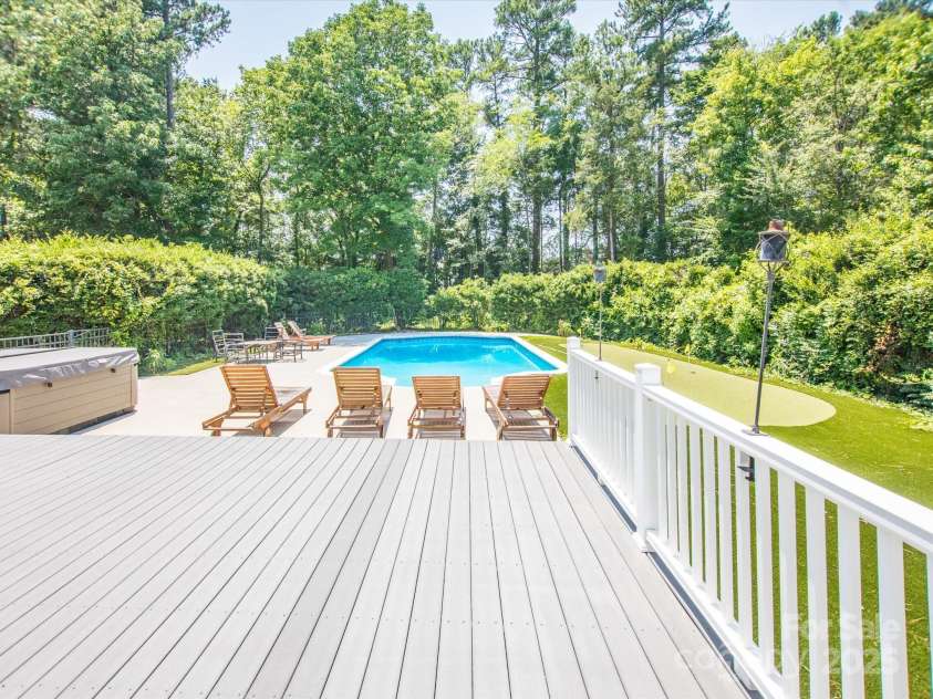 6123 Glen Manor Drive, Charlotte, NC 28269.  MLS# CAR4244211, YatesRealty ID 27497. 