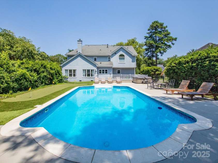 6123 Glen Manor Drive, Charlotte, NC 28269.  MLS# CAR4244211, YatesRealty ID 27497. 