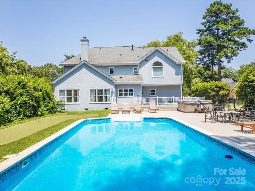 6123 Glen Manor Drive, Charlotte, NC 28269.  MLS# CAR4244211, YatesRealty ID 27497. 