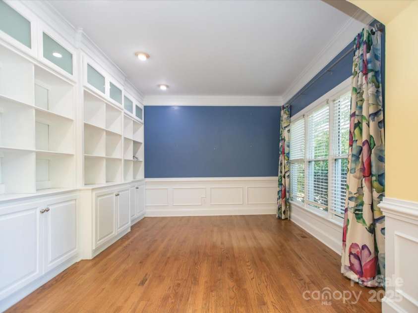 6123 Glen Manor Drive, Charlotte, NC 28269.  MLS# CAR4244211, YatesRealty ID 27497. 