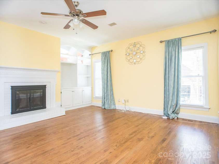 6123 Glen Manor Drive, Charlotte, NC 28269.  MLS# CAR4244211, YatesRealty ID 27497. 