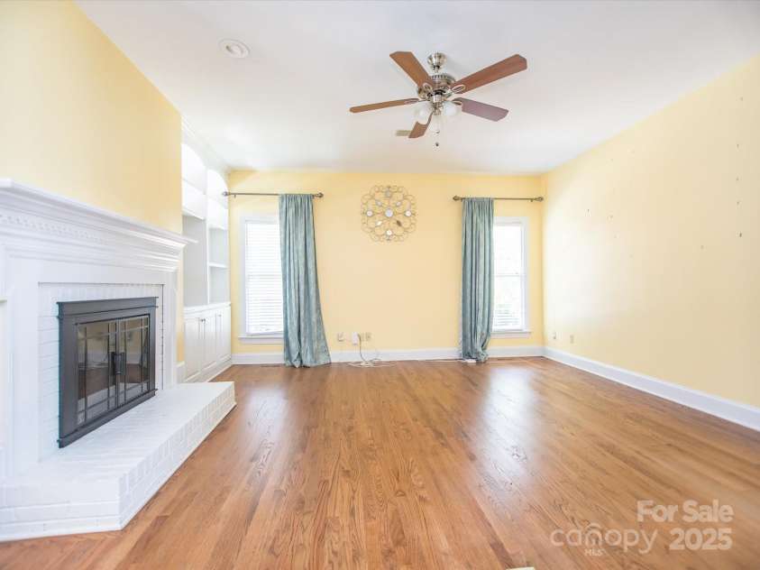 6123 Glen Manor Drive, Charlotte, NC 28269.  MLS# CAR4244211, YatesRealty ID 27497. 