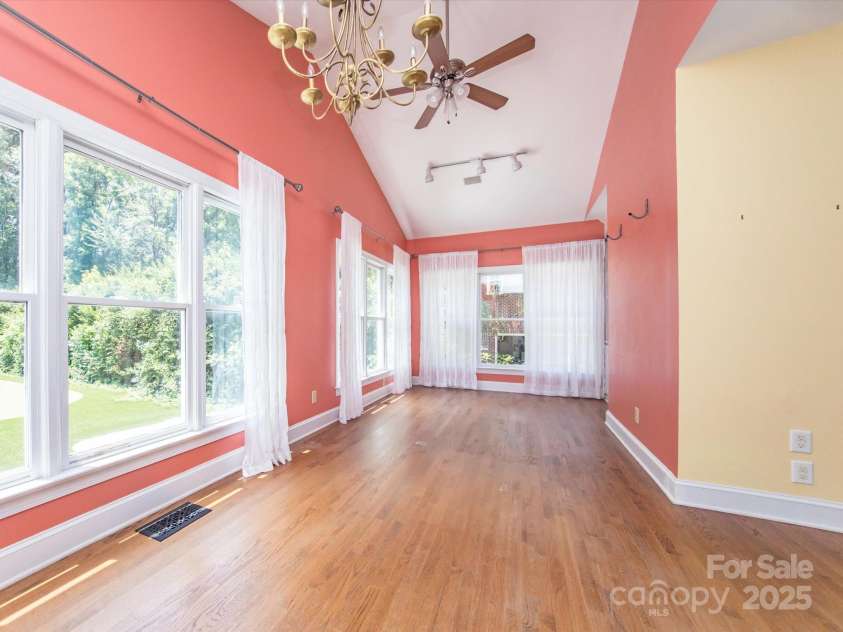 6123 Glen Manor Drive, Charlotte, NC 28269.  MLS# CAR4244211, YatesRealty ID 27497. 