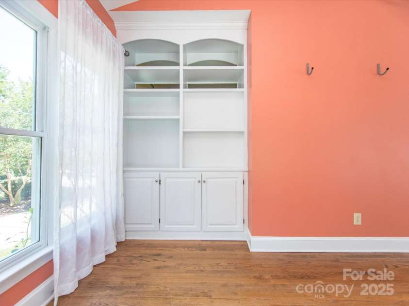 6123 Glen Manor Drive, Charlotte, NC 28269.  MLS# CAR4244211, YatesRealty ID 27497. 