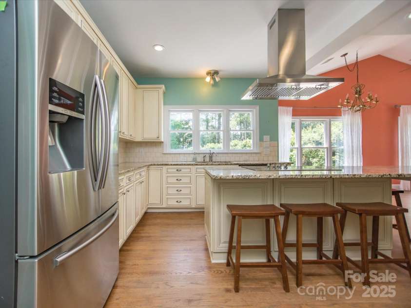 6123 Glen Manor Drive, Charlotte, NC 28269.  MLS# CAR4244211, YatesRealty ID 27497. 