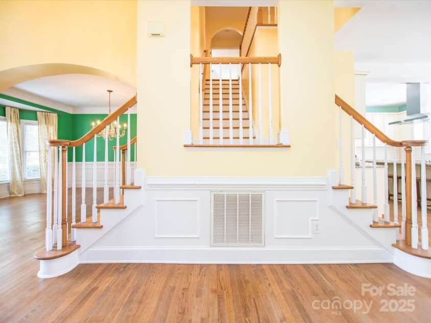 6123 Glen Manor Drive, Charlotte, NC 28269.  MLS# CAR4244211, YatesRealty ID 27497. 