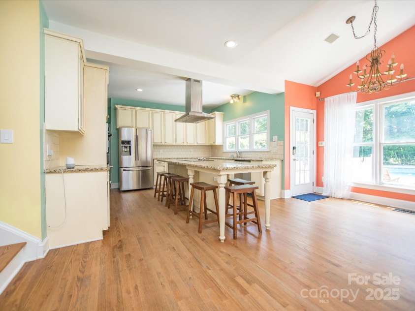 6123 Glen Manor Drive, Charlotte, NC 28269.  MLS# CAR4244211, YatesRealty ID 27497. 