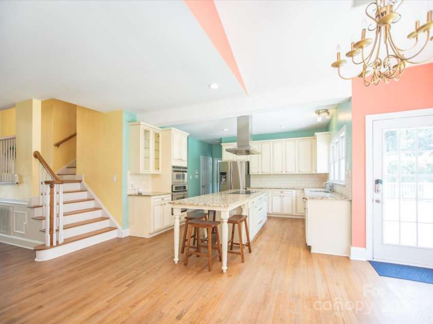 6123 Glen Manor Drive, Charlotte, NC 28269.  MLS# CAR4244211, YatesRealty ID 27497. 