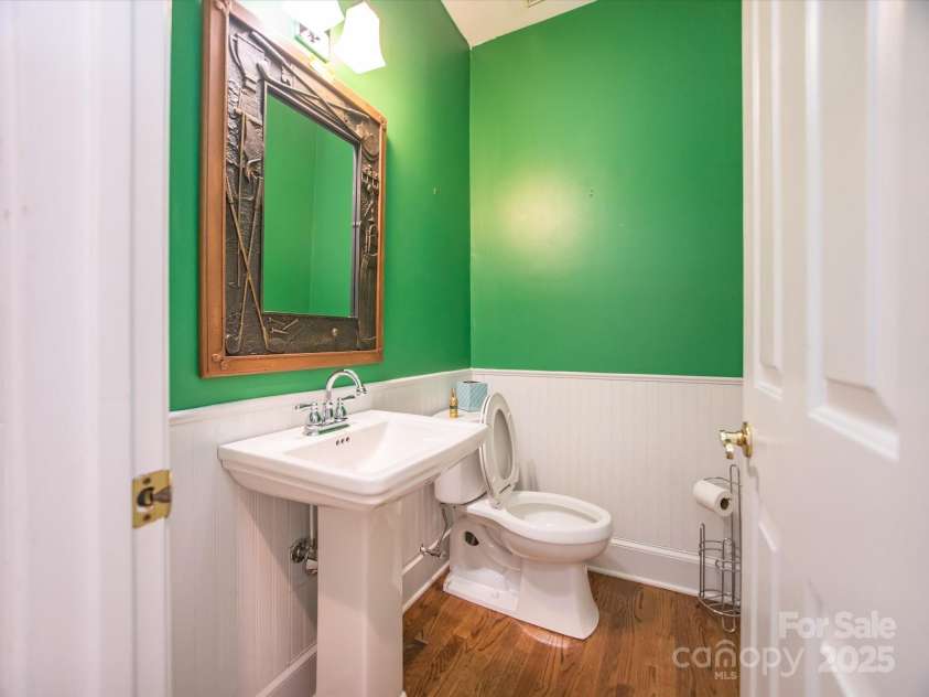 6123 Glen Manor Drive, Charlotte, NC 28269.  MLS# CAR4244211, YatesRealty ID 27497. 