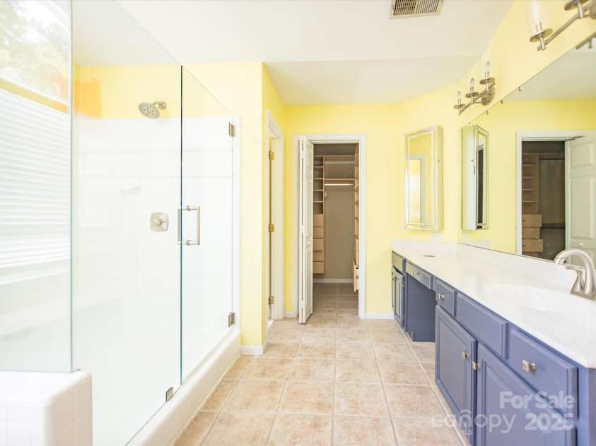 6123 Glen Manor Drive, Charlotte, NC 28269.  MLS# CAR4244211, YatesRealty ID 27497. 