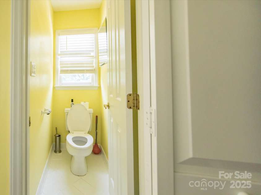 6123 Glen Manor Drive, Charlotte, NC 28269.  MLS# CAR4244211, YatesRealty ID 27497. 