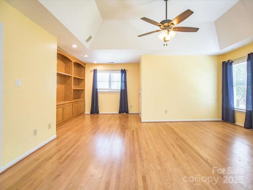 6123 Glen Manor Drive, Charlotte, NC 28269.  MLS# CAR4244211, YatesRealty ID 27497. 