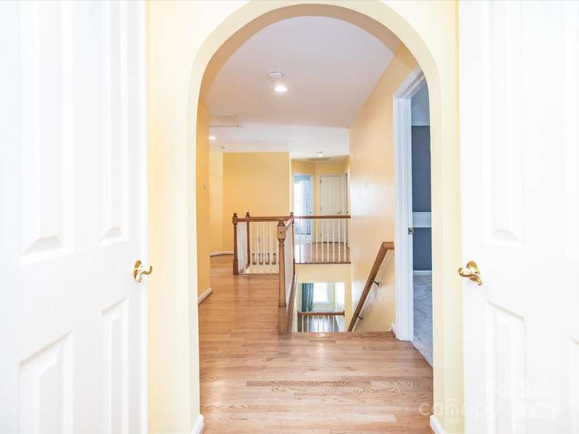 6123 Glen Manor Drive, Charlotte, NC 28269.  MLS# CAR4244211, YatesRealty ID 27497. 