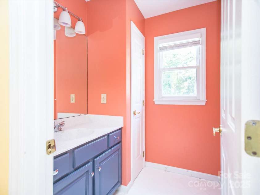 6123 Glen Manor Drive, Charlotte, NC 28269.  MLS# CAR4244211, YatesRealty ID 27497. 