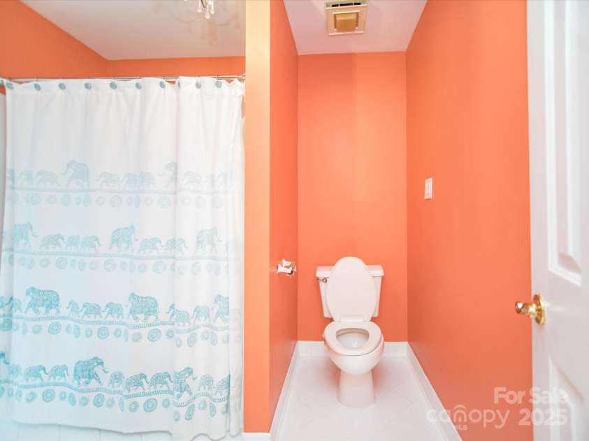 6123 Glen Manor Drive, Charlotte, NC 28269.  MLS# CAR4244211, YatesRealty ID 27497. 