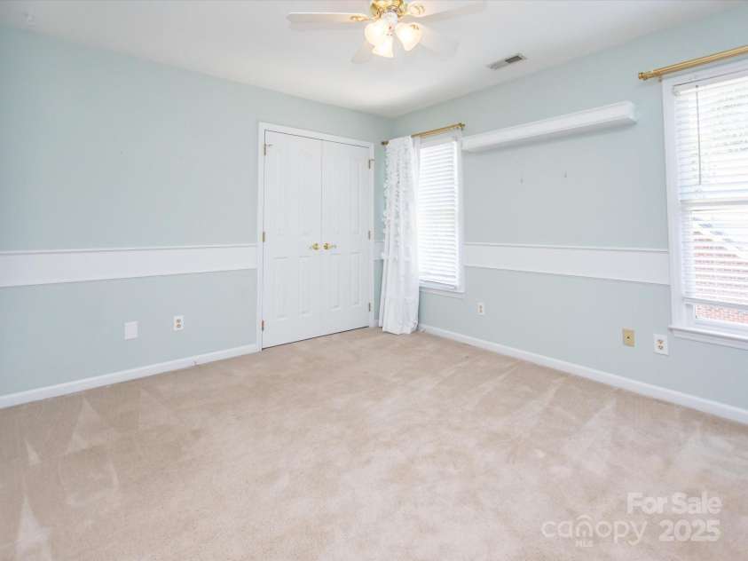 6123 Glen Manor Drive, Charlotte, NC 28269.  MLS# CAR4244211, YatesRealty ID 27497. 