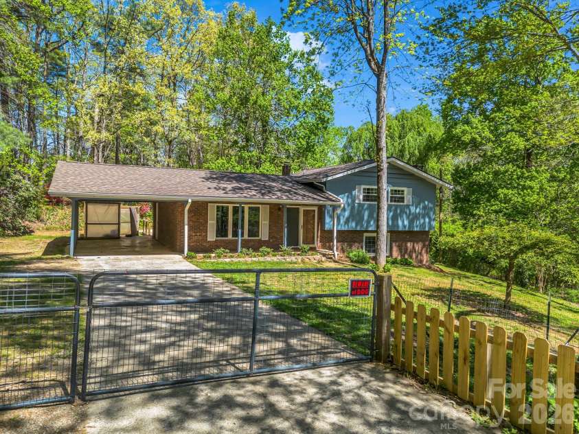 31 Firefly Lane, Saluda, NC 28773.  MLS# CAR4370921, YatesRealty ID 27498. Welcome