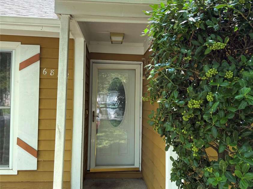 6832 Delta Lake Drive, Charlotte, NC 28215.  MLS# CAR4272457, YatesRealty ID 27499. 