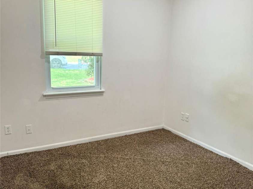 6832 Delta Lake Drive, Charlotte, NC 28215.  MLS# CAR4272457, YatesRealty ID 27499. 