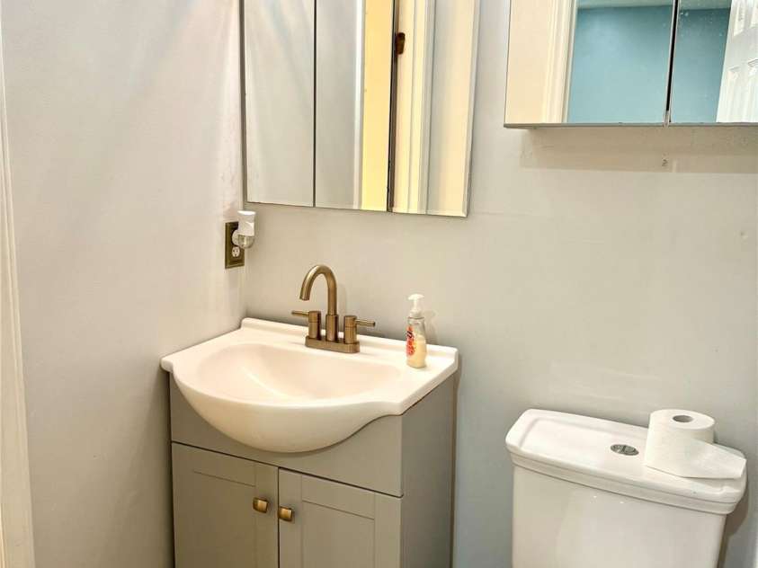 6832 Delta Lake Drive, Charlotte, NC 28215.  MLS# CAR4272457, YatesRealty ID 27499. 