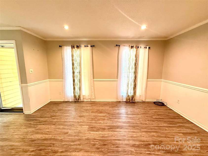 6832 Delta Lake Drive, Charlotte, NC 28215.  MLS# CAR4272457, YatesRealty ID 27499. 