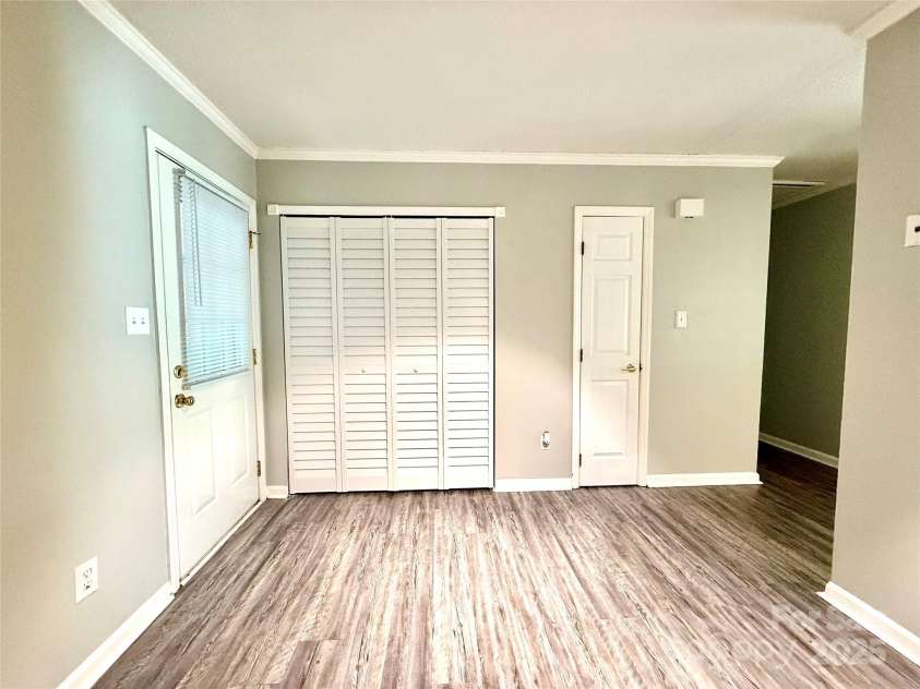 6832 Delta Lake Drive, Charlotte, NC 28215.  MLS# CAR4272457, YatesRealty ID 27499. 