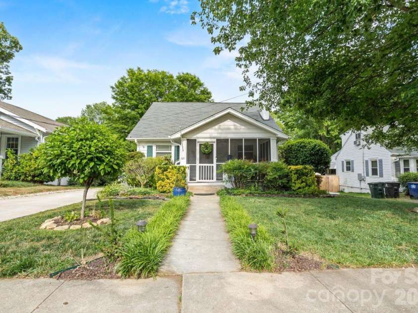 821 Watson Avenue, Winston Salem, NC 27103.  MLS# CAR4384198, YatesRealty ID 27499. 