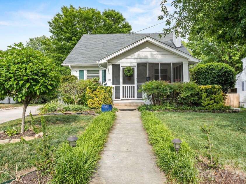 821 Watson Avenue, Winston Salem, NC 27103.  MLS# CAR4384198, YatesRealty ID 27499. 