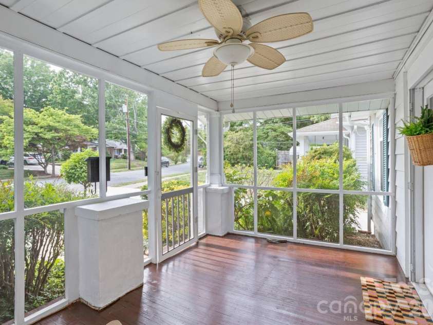 821 Watson Avenue, Winston Salem, NC 27103.  MLS# CAR4384198, YatesRealty ID 27499. 