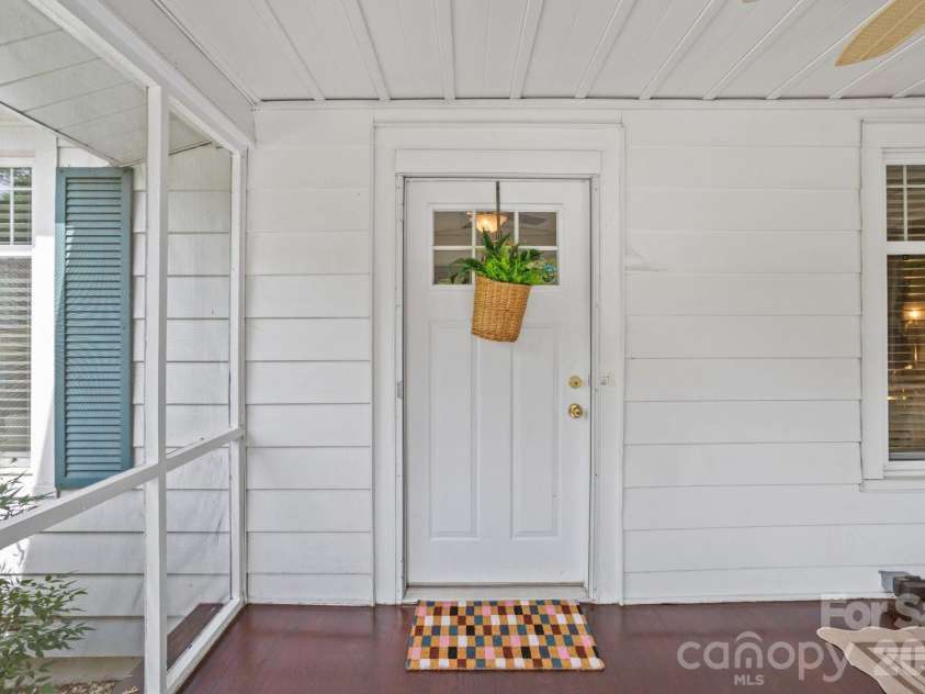 821 Watson Avenue, Winston Salem, NC 27103.  MLS# CAR4384198, YatesRealty ID 27499. 