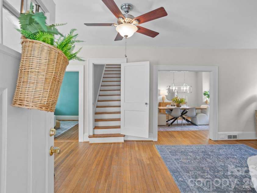 821 Watson Avenue, Winston Salem, NC 27103.  MLS# CAR4384198, YatesRealty ID 27499. 