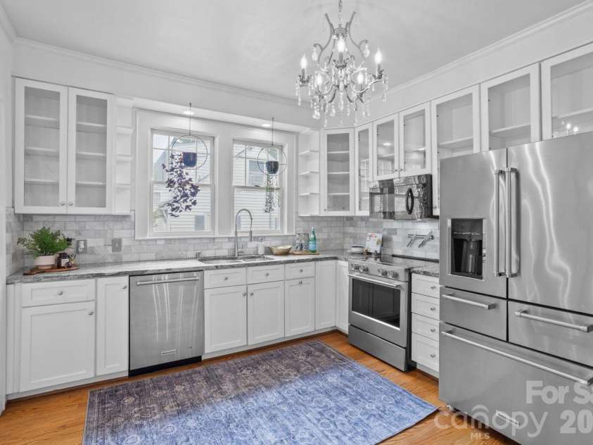 821 Watson Avenue, Winston Salem, NC 27103.  MLS# CAR4384198, YatesRealty ID 27499. 